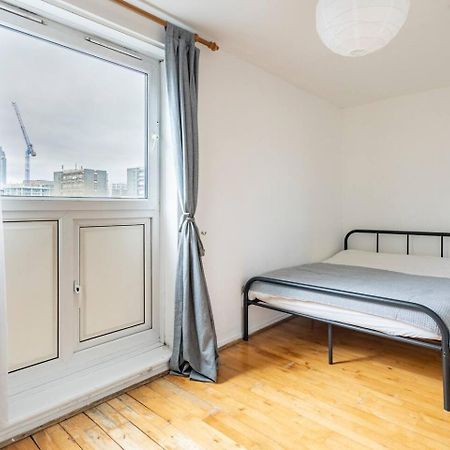 Spacious Room With City Skyline Views Close To London Eye Exterior photo